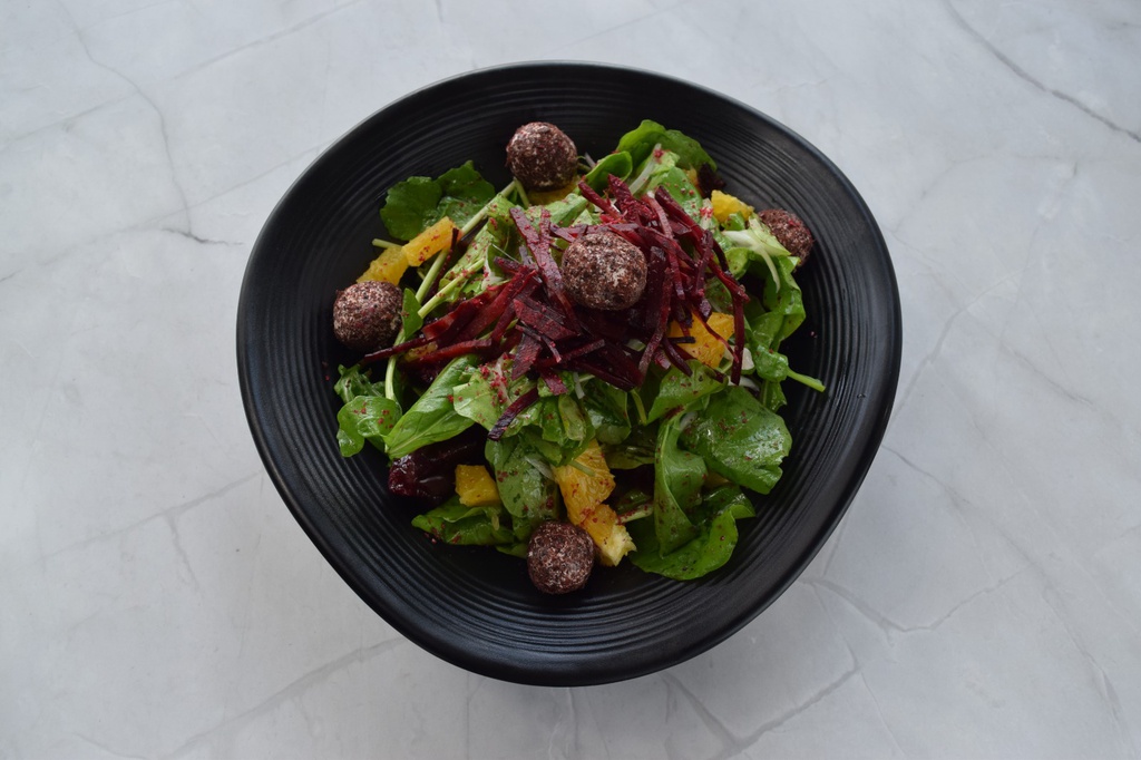 Arugula salad with beetroot